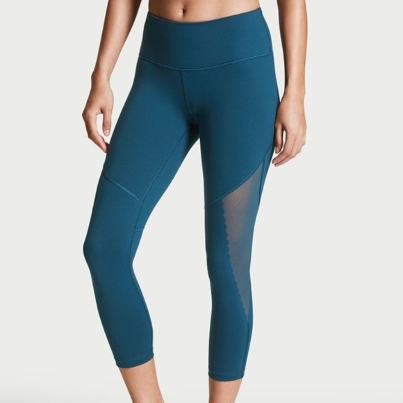Victoria's Secret Pants - KNOCKOUT BY VICTORIA SPORT CAPRI